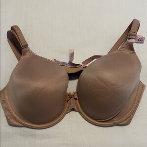 NWT VS lightly lined bra